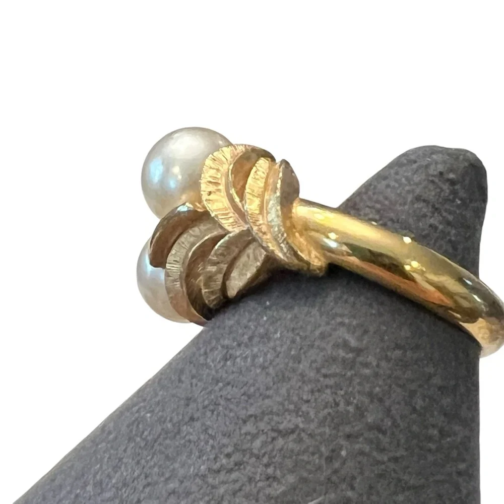 AVON Matte Textured Gold Tone‎ 2 Faux Pearl Ring Vintage Size 4.25-5.25 Classic
